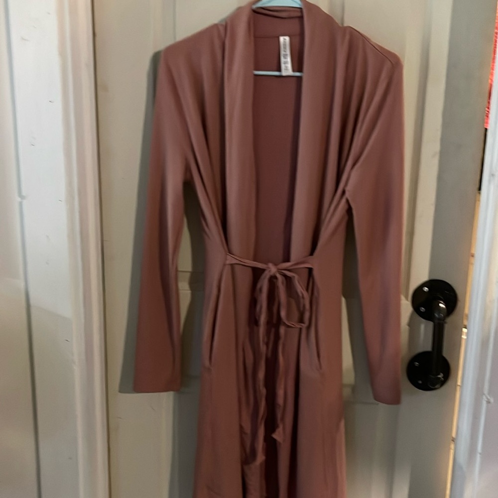 Women’s XS Athleta wrap! With pockets!